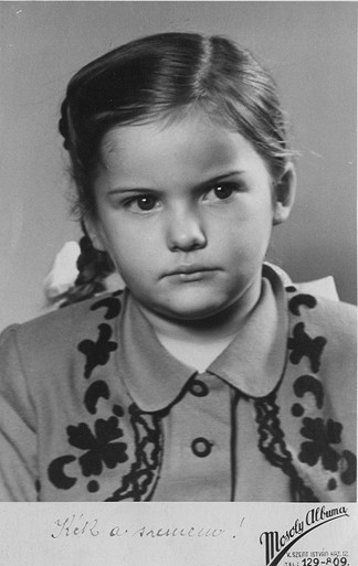 Éva nyolcévesen